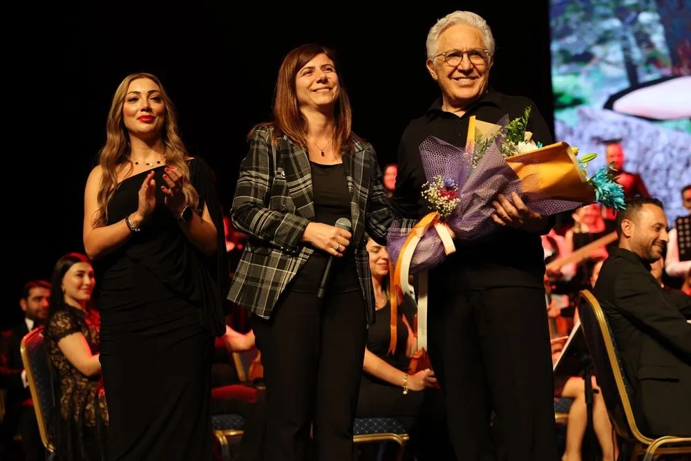 Diyarbakır’da Tigris Senfoni Orkestrası konserinde ‘Karlı Kayın Ormanı’ Kürtçe yorumlandı